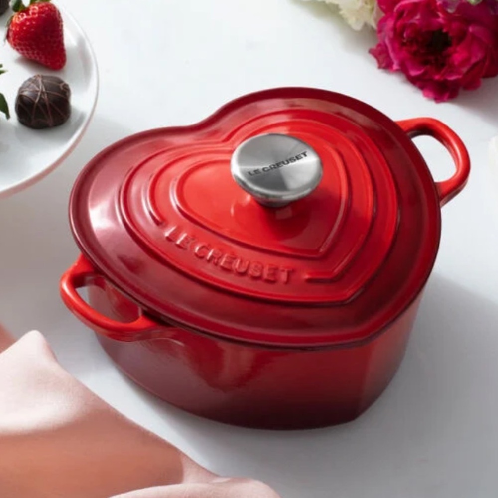 NEW ❤️ Le Creuset Signature Enameled Cast Iron Heart Cocotte 2 Quart Red Cerise